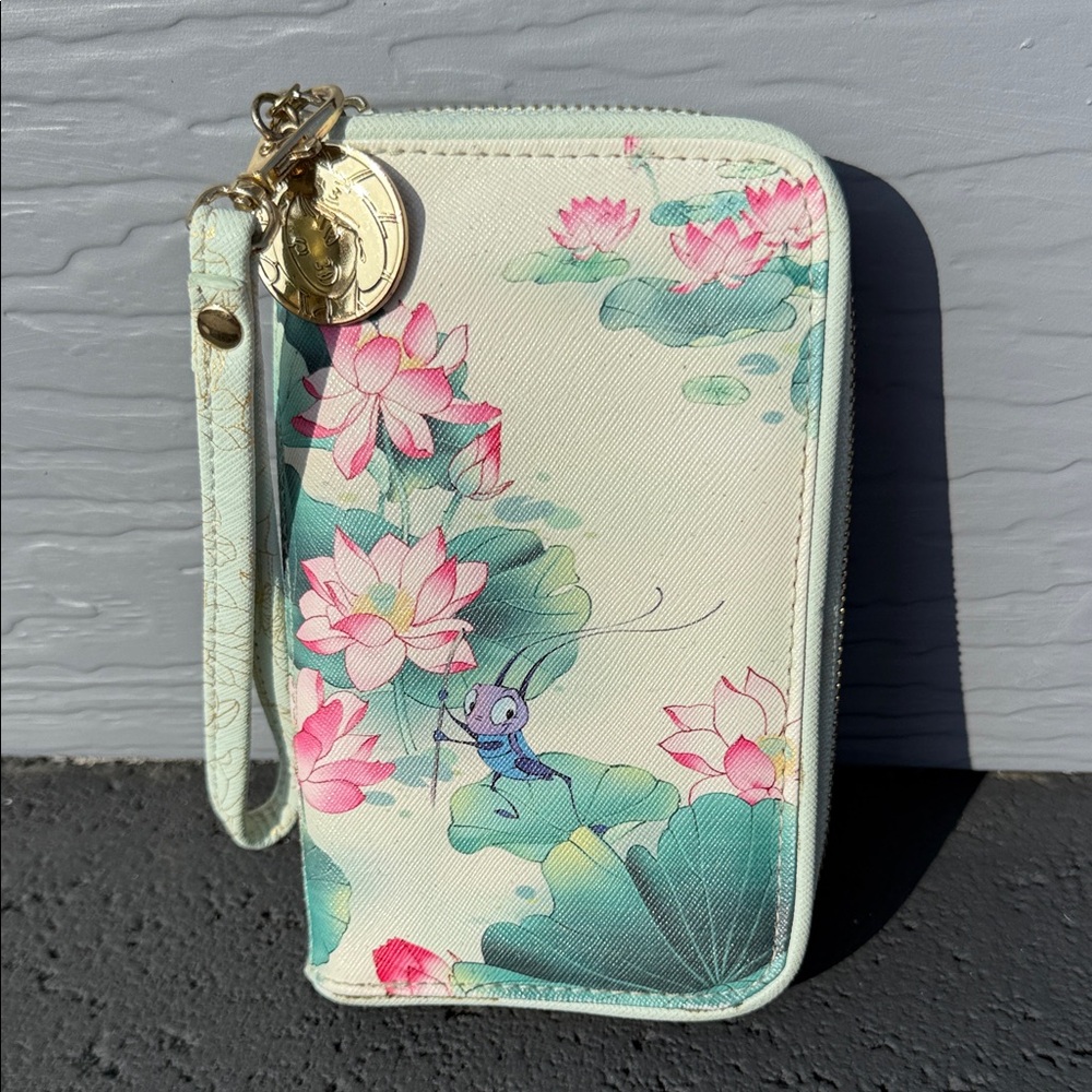 Mulan Wristlet 🌸